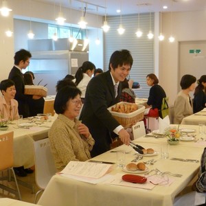 公開講座「西洋料理のテーブルマナー」を開催しました。