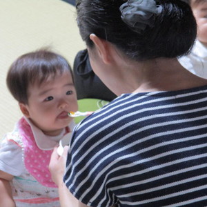 公開講座「離乳食教室　離乳食のすすめ方（7～8ヶ月児） 」を開催しました